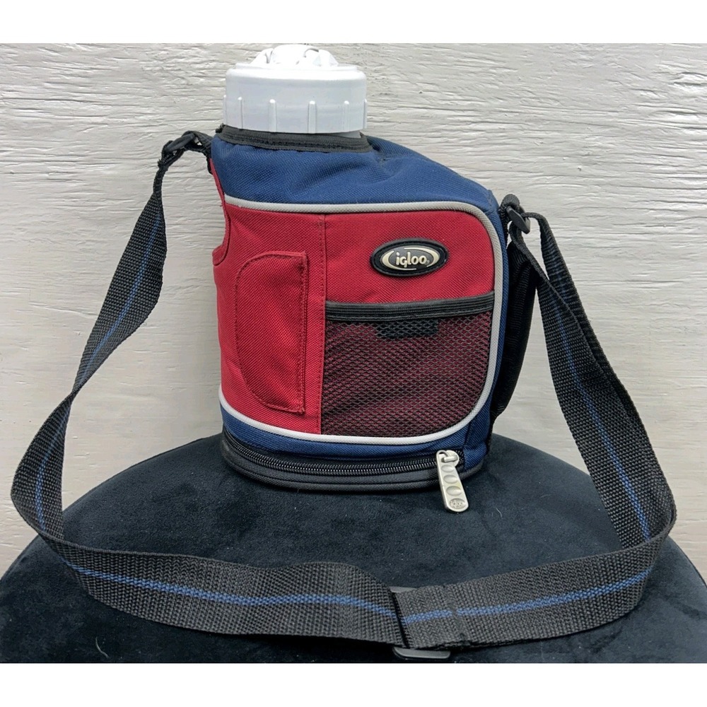 Igloo 32 Oz Canteen W/Shoulder Strap- Hiking,‎ Picnic, Travel